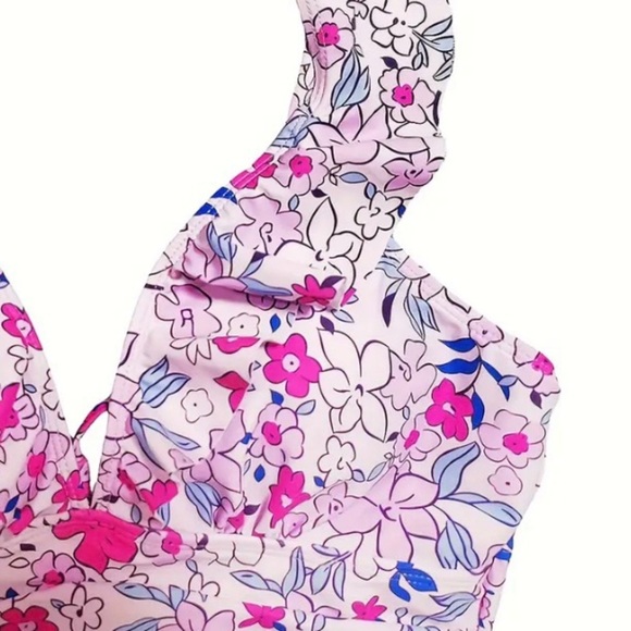 One Piece Swimsuit with Ruffled V-Neck with Open Back - Picture 6 of 15